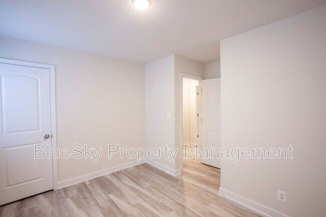 Building Photo - 1000 Monticello Rd