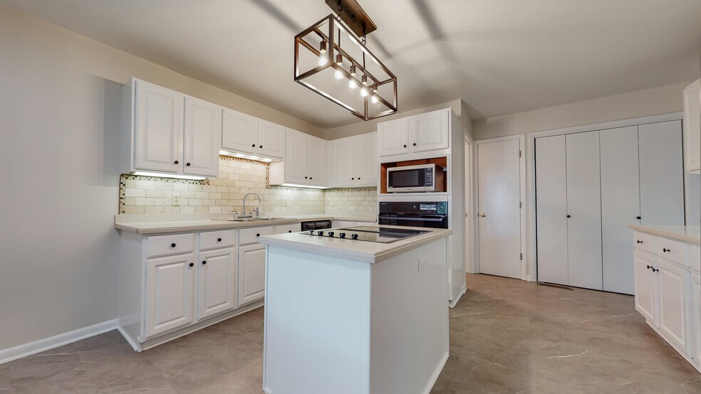 Large bright kitchen! - 203 Donelson Hills Dr