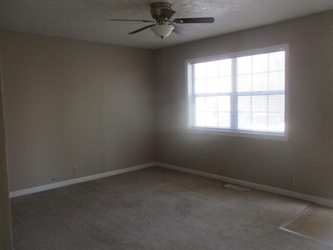 Building Photo - 208 Angel Ct