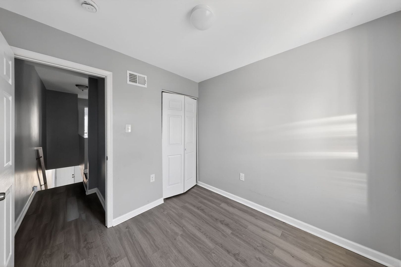 Building Photo - 1316 W 3rd St