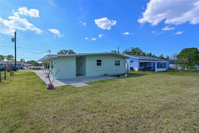 Building Photo - 612 Palm Ave