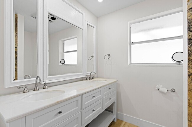 Building Photo - 486 NW 1st St