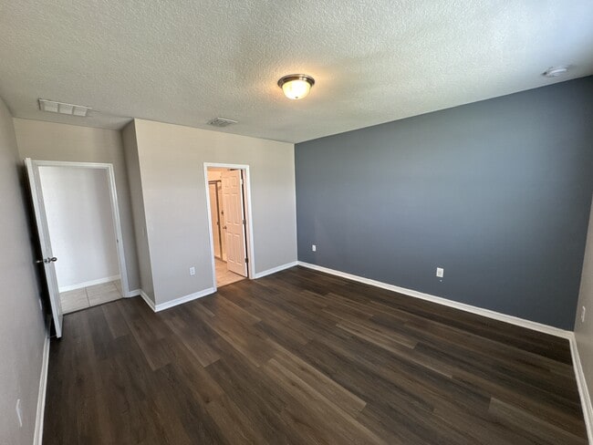 Building Photo - 512 Mckenna Dr