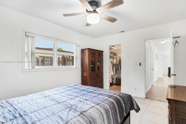 Building Photo - 781 SW 49th Terrace