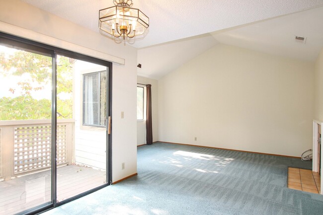 Building Photo - Beautiful 2 bedroom 2 bathroom Condo in Sa...