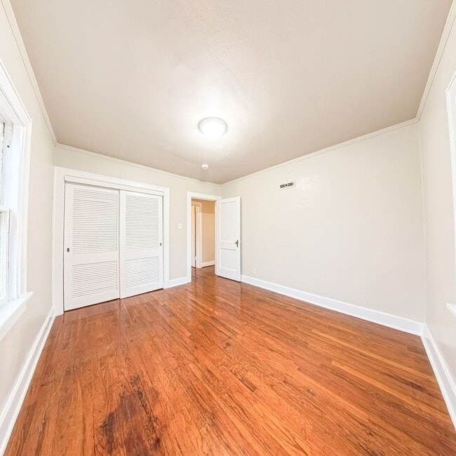 Building Photo - Beautiful 3 bedroom 1 bathroom home