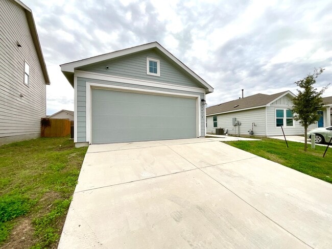 Building Photo - **APPLICATION RECEIVED** **MOVE IN SPECIAL** Beautiful 4BR/2BA Home with Fenced Yard & Garage!