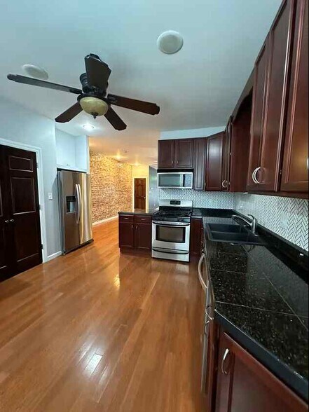 Building Photo - 3169 Portis Ave