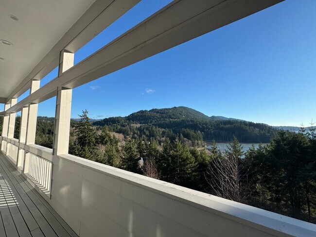 Building Photo - Breathtaking views of Chuckanut Bay!!