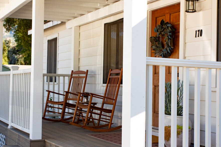 Building Photo - 170 N Arnaz St