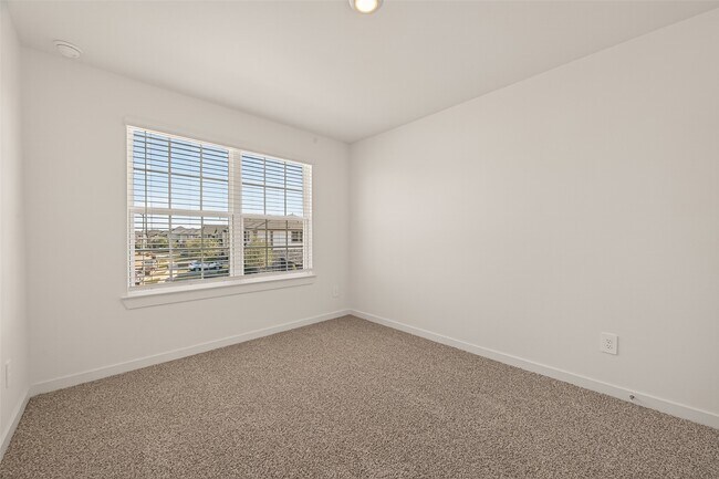 Building Photo - 2819 Red Rosehip Dr