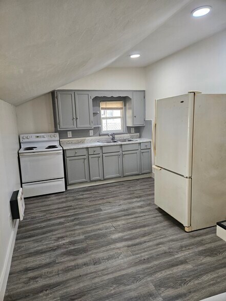 Kitchen - 317 N Norton St