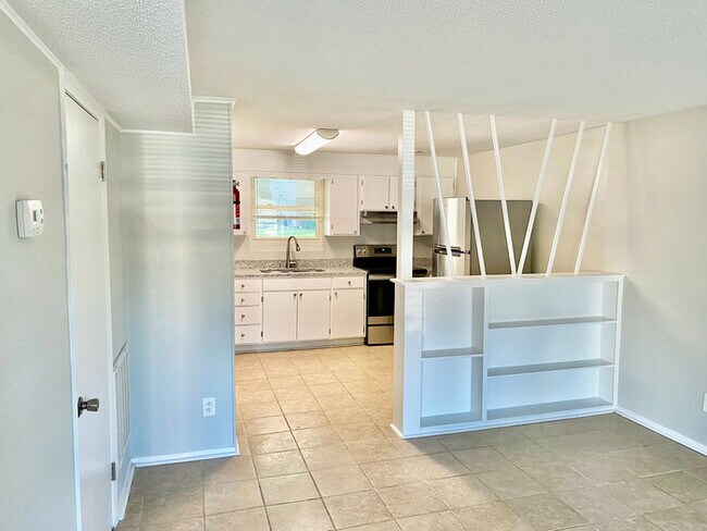 Building Photo - 1638 Keeble St