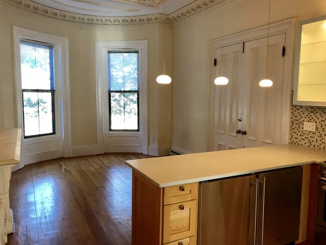 Building Photo - 482 Columbus Ave