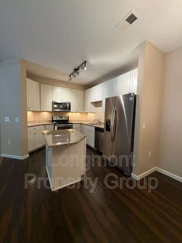 Building Photo - 804 Summer Hawk Dr