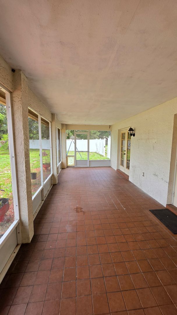 Building Photo - 3 Bed, 3 Bath, 2 Car garage.