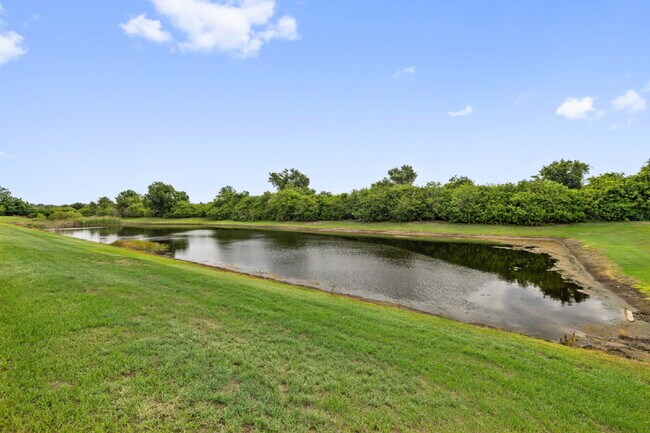 Building Photo - "Spacious 5-Bedroom Haven with Stunning Lake Views & Granite Elegance in Riverview!"