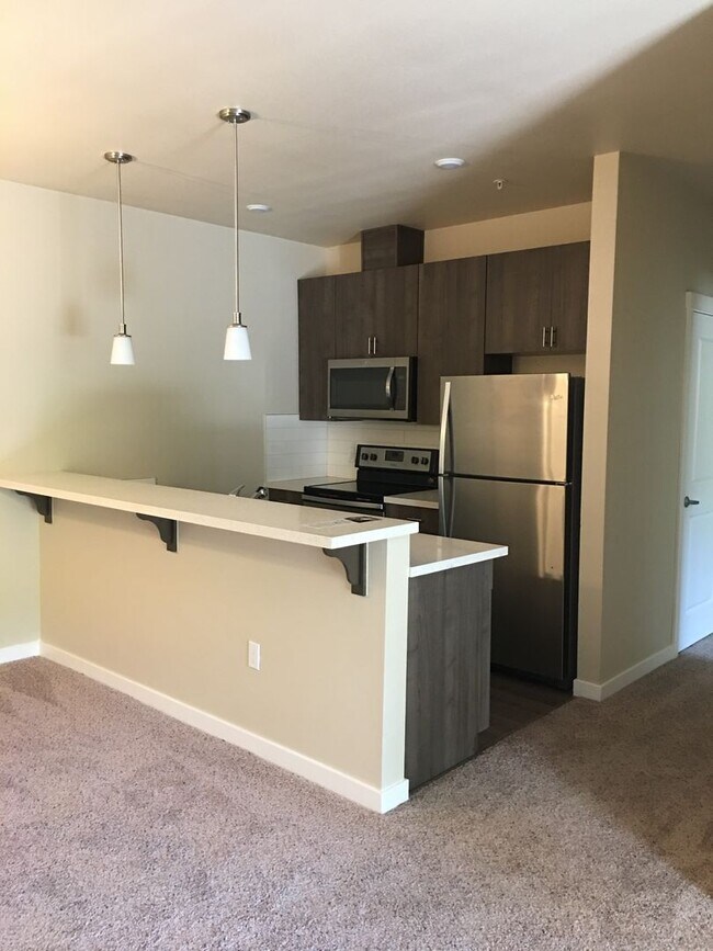 Building Photo - Beautiful 2 bedroom, super cute floorplan, laundry room with full size washer and dryer!