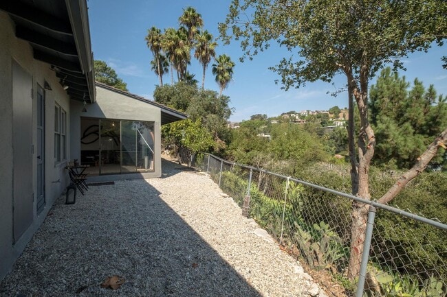 Building Photo - Fully Furnished: Mid-Century w/views of Griffith Observatory in the Hollywood Hills!