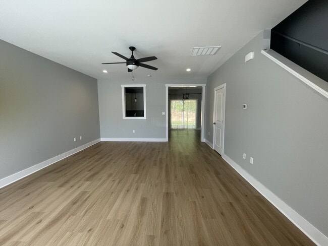 Building Photo - 140 Sunburst Villa Dr