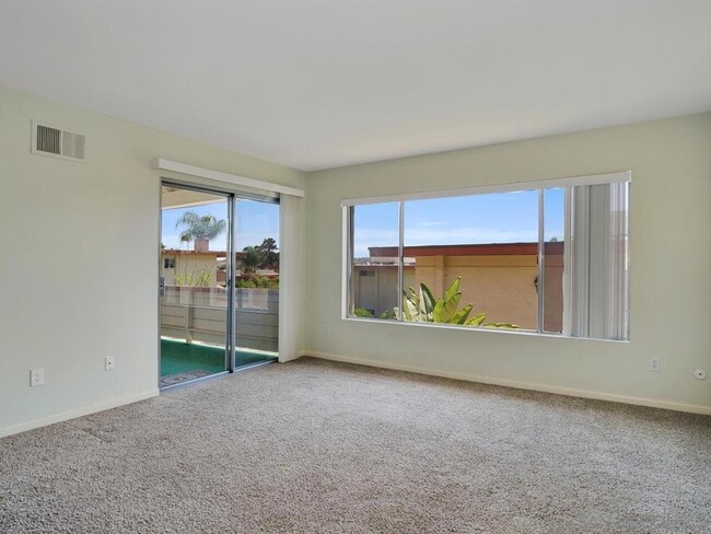 Building Photo - 6868 Hyde Park Dr