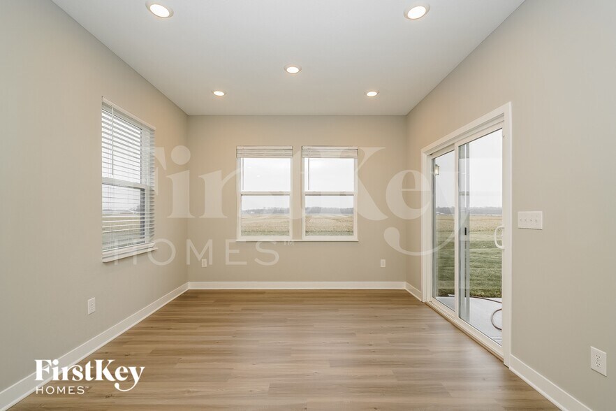 Building Photo - 2356 S Carlota Dr