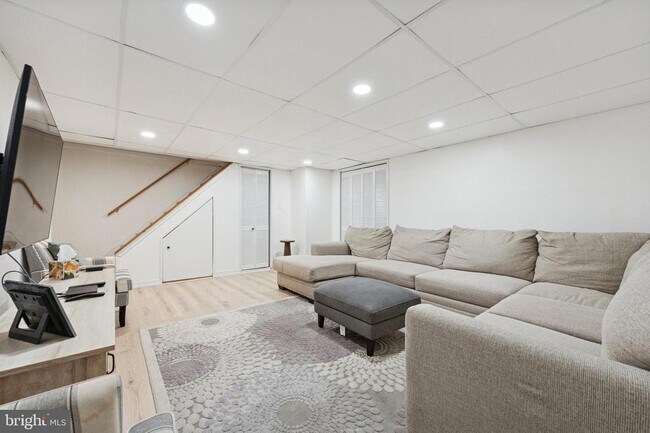 Building Photo - 422 Wendover Dr