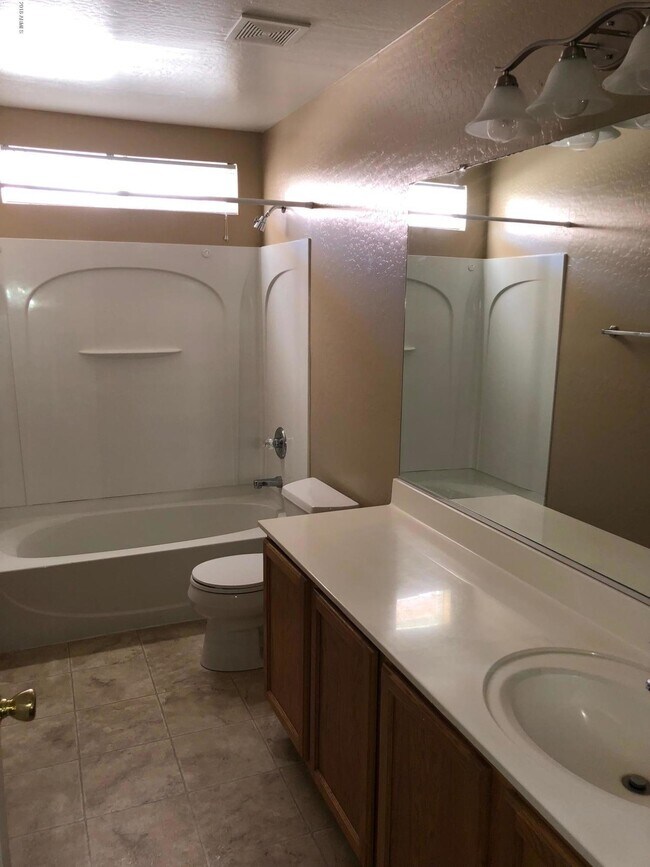 Building Photo - 22821 W Cantilever St