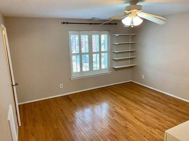 Building Photo - Gorgeous 2-Bedroom Townhome Near the Art Museum! One-Car Garage Included!