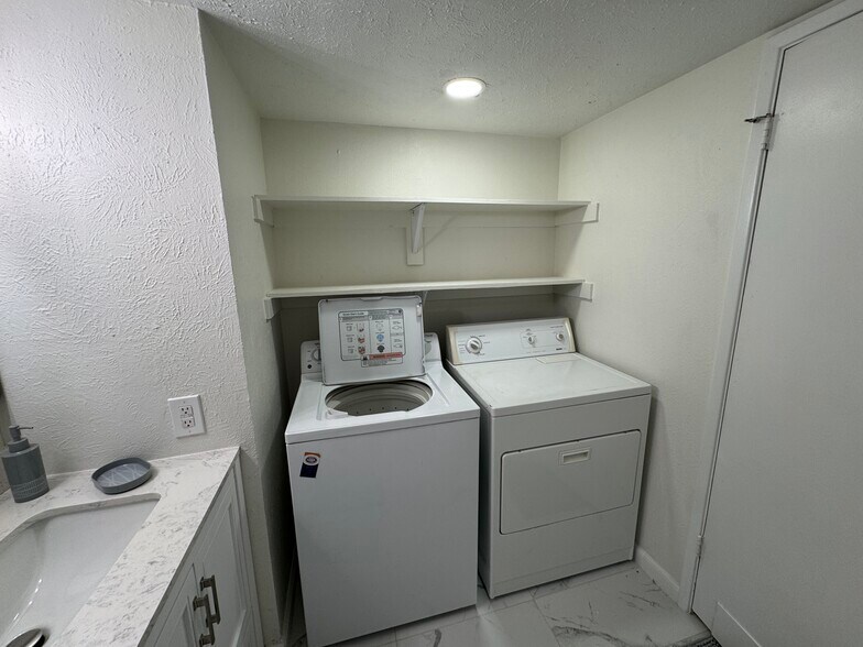 Building Photo - 4757 China Rose Dr