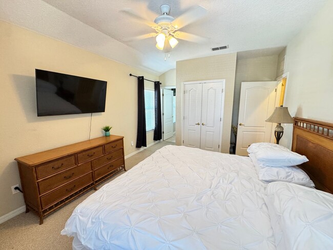 Building Photo - Fully Furnished 5-Bed End-Unit Townhome with Hot Tub in Gated Coral Cay! WASHER & DRYER INCLUDED!