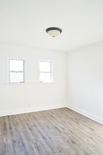 Building Photo - 606 E Realty St