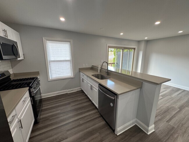 Building Photo - 222 Chesna Dr