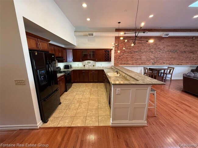 Building Photo - 107 W Grand River Ave