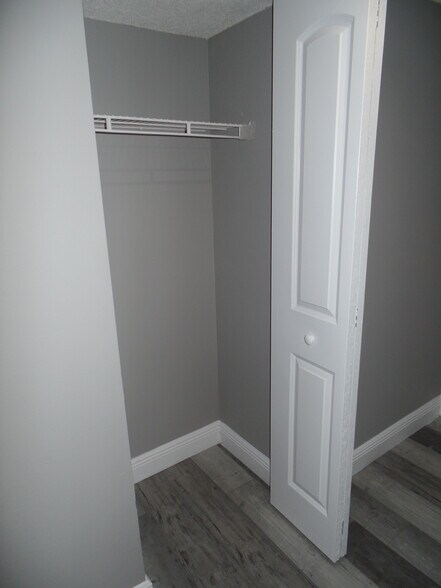 Building Photo - 5612 Rock Island Rd