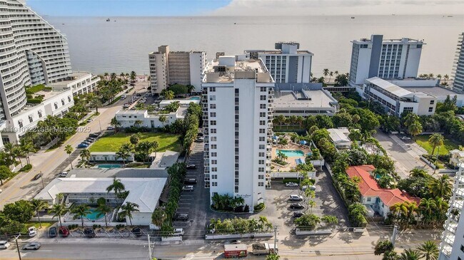 Building Photo - 336 N Birch Rd