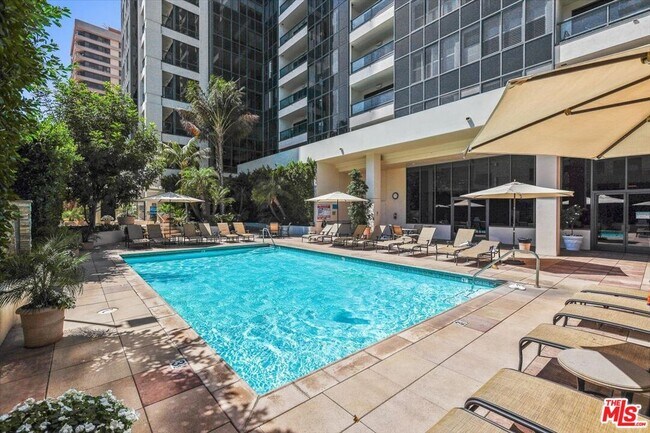Building Photo - 10724 Wilshire Blvd