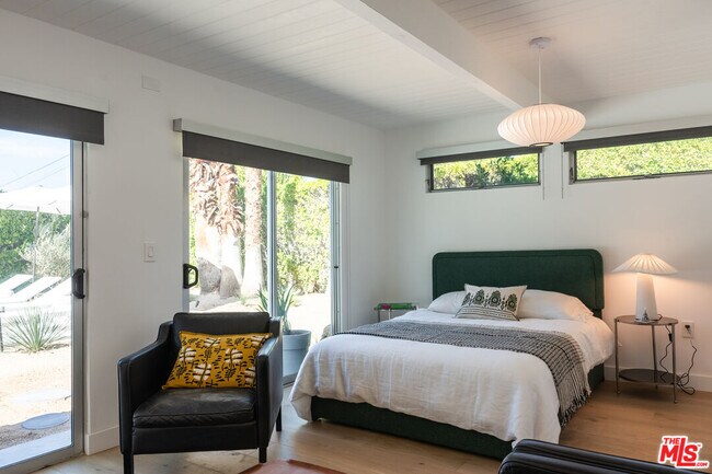 Building Photo - 922 E Anza Dr