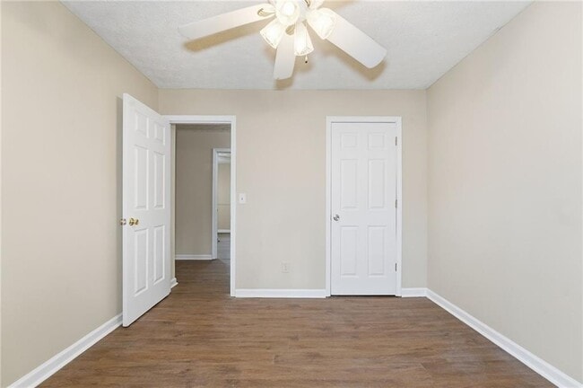 Building Photo - 181 N Springs Dr