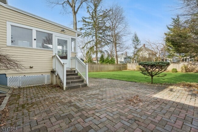 Building Photo - 439 St Marks Ave