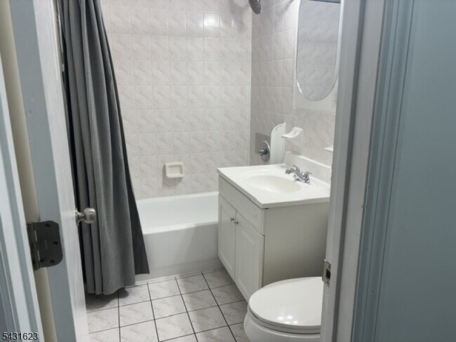 Building Photo - 392 College Dr