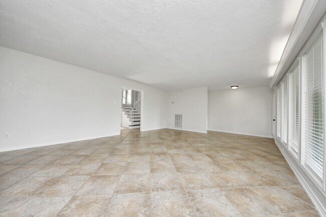 Building Photo - 3410 Crow Valley Dr