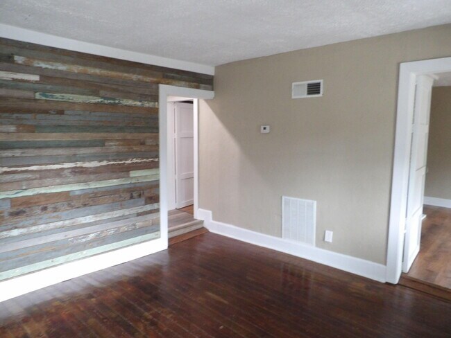 Building Photo - 611 Taylor Ave