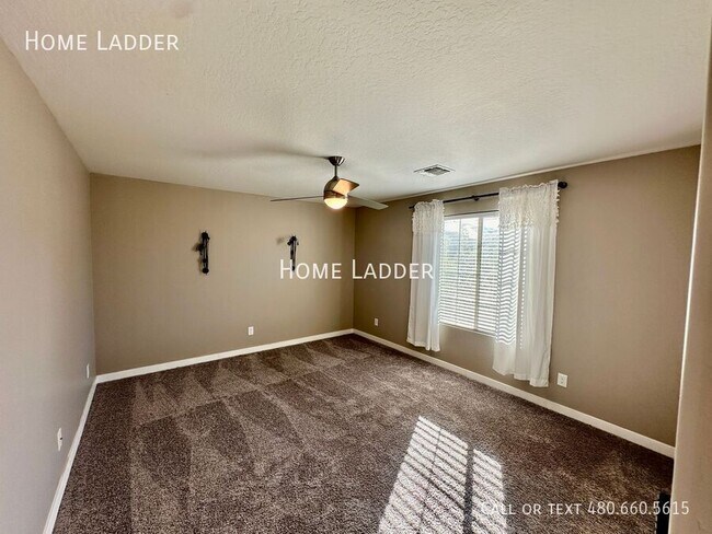 Building Photo - 33343 N Mildred Ln