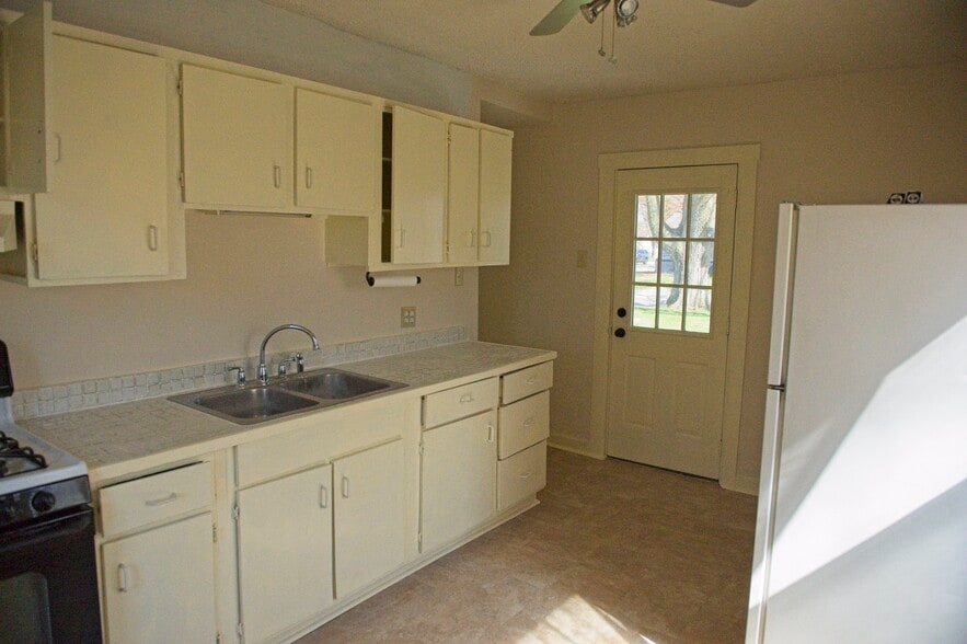 Building Photo - 1387 Central Ave