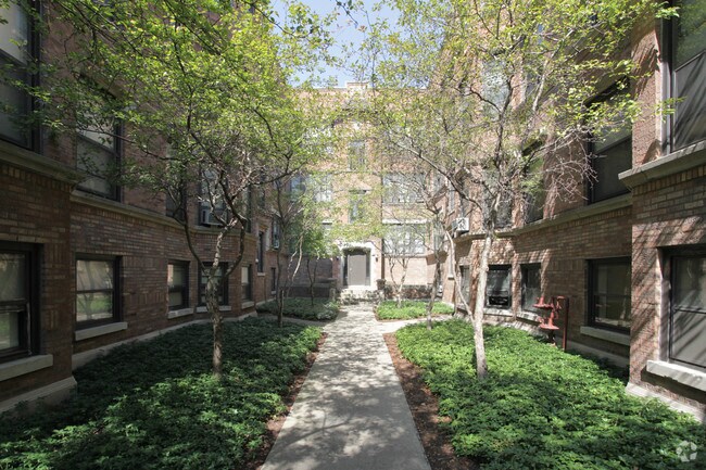 Building Photo - Kenwood Apartments - S Woodlawn Ave