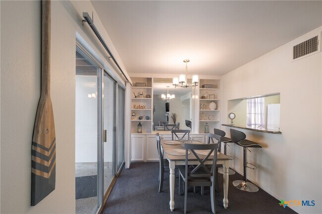 Building Photo - 1135 Parkview Dr