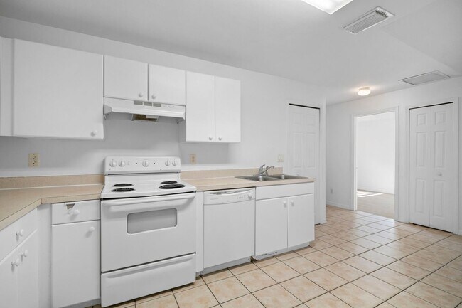 Building Photo - 4646-4646 15th St SW