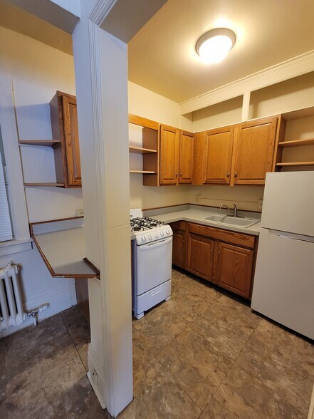 Building Photo - 33-35 S Goodman St.