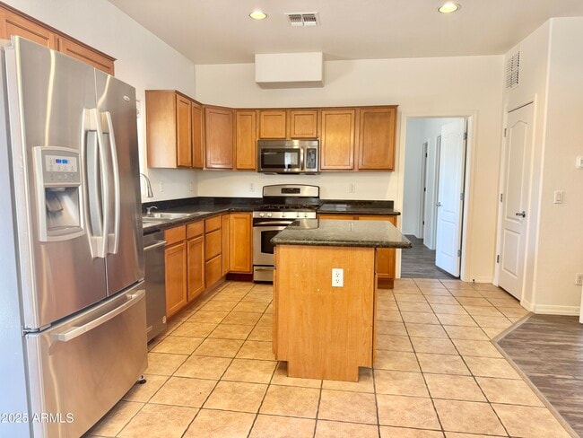 Building Photo - 1838 E Anderson Dr